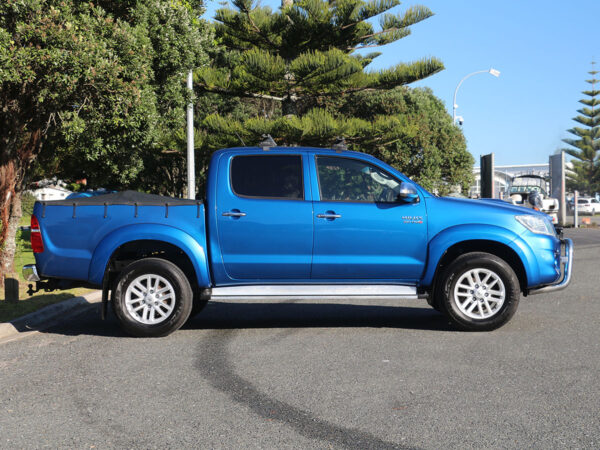 2015-Toyota-Hilux-SR5